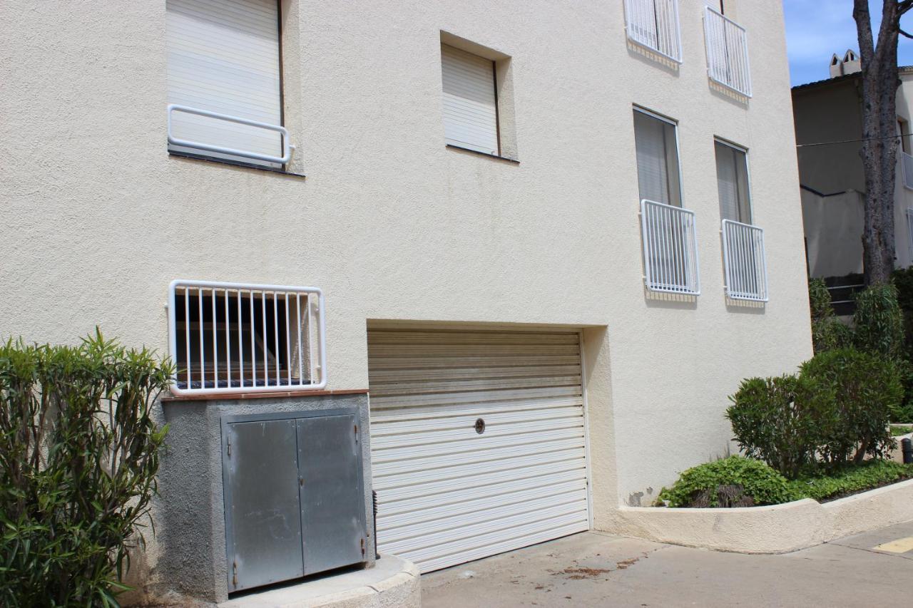 A Chic Four-Person Apartment By The Beach At Cap Ras Llança 외부 사진